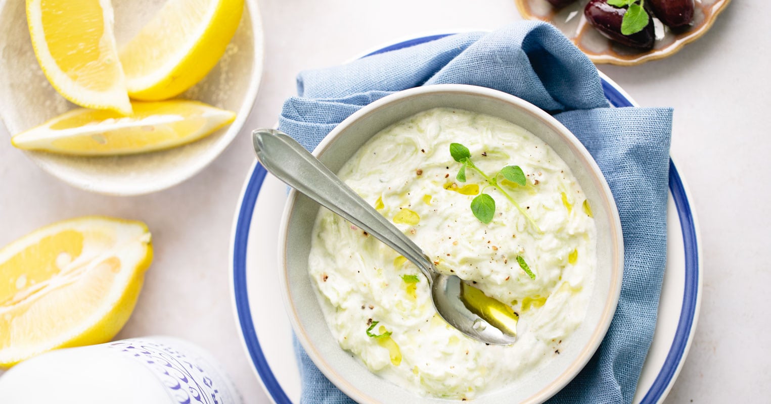 Bol de tzatziki authentique fait-maison