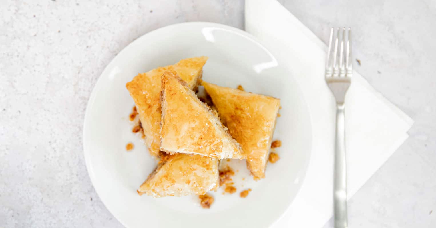 La recette ultime pour faire son baklava grec aux noix chez soi ! 12 Assiette de baklavas