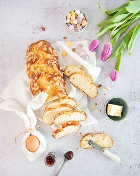 Tsoureki, la délicieuse brioche grecque de Pâques !