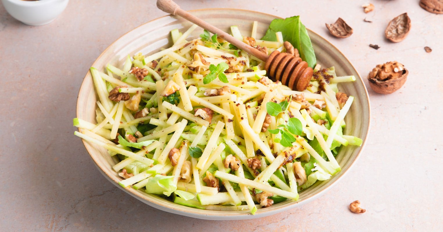 La salade d'automne douce et acidulée au Comté, à la pomme et aux noix ! 4 Assiette de salade comté pomme et noix