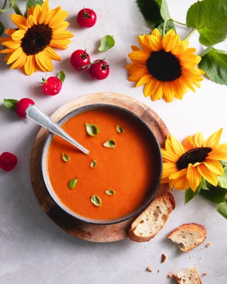 Comment faire une soupe tomate basilic qui a du goût ?