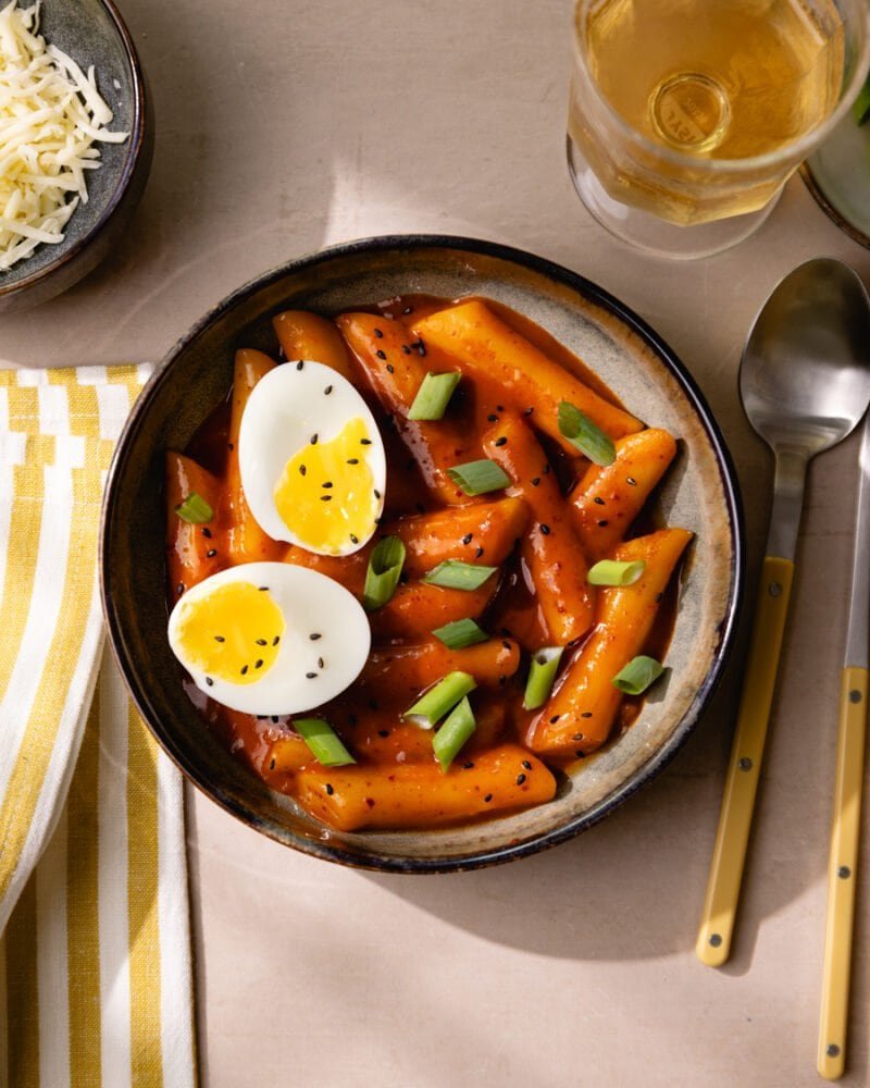 Tteokbokki : la recette coréenne qui met du piquant dans l&rsquo;assiette !