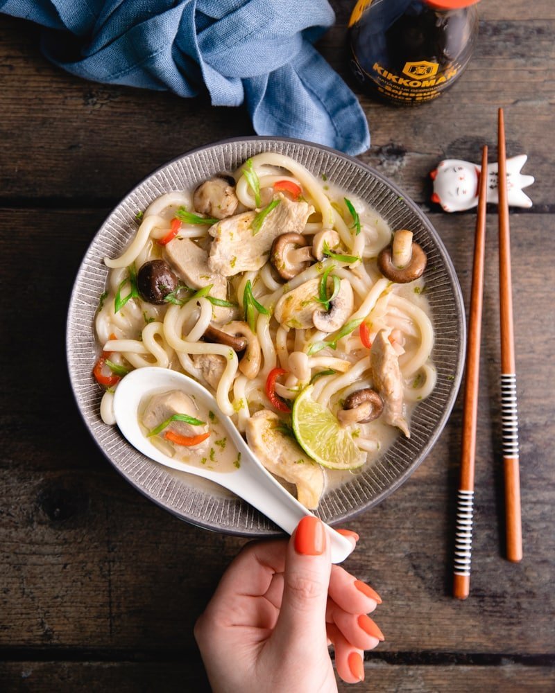 Le bouillon coco aux nouilles udon, poulet et champignons !