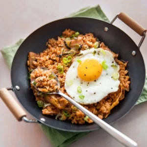 Le riz sauté au kimchi prêt en seulement 15 minutes !