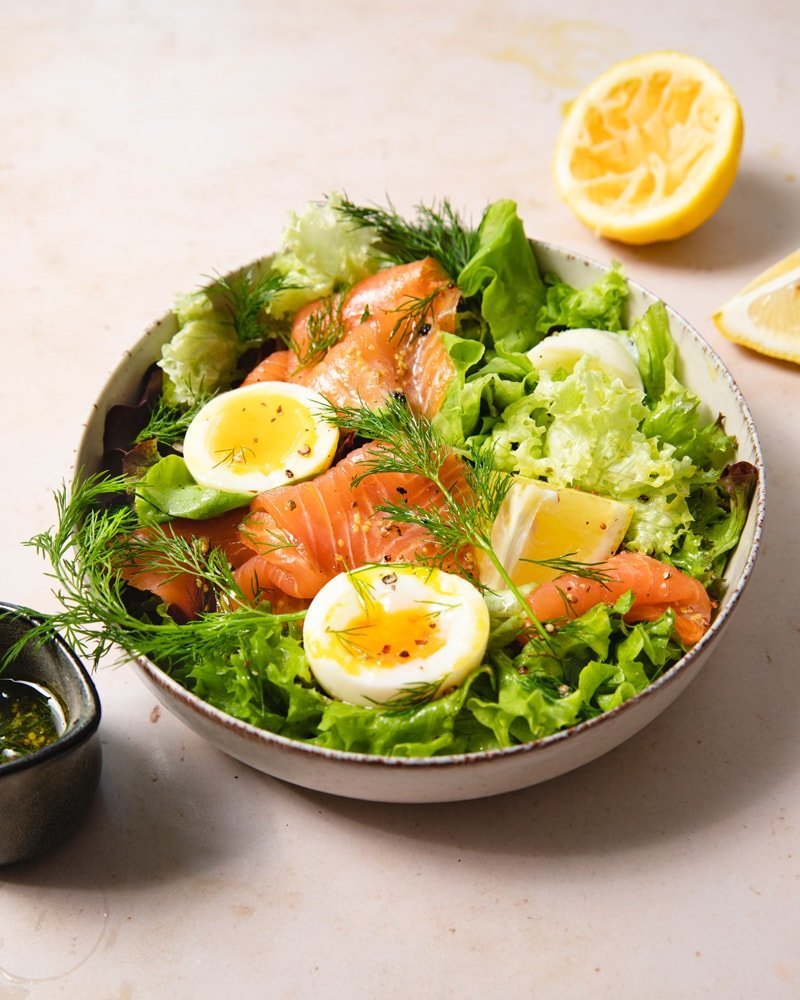La salade au saumon fumé prête en 10 minutes top chrono !