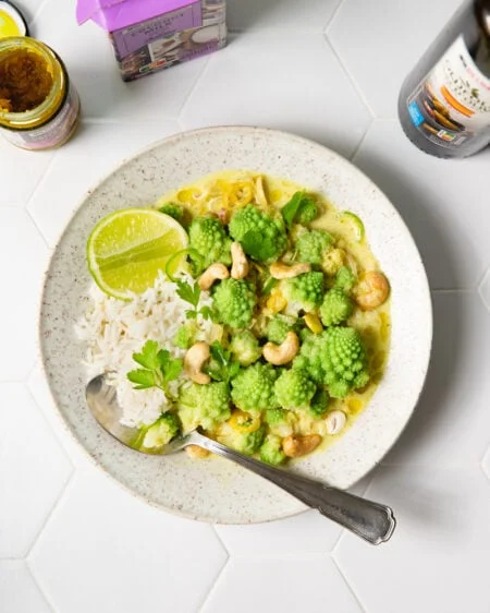 Le curry vert de chou romanesco, un plat vegan de saison !