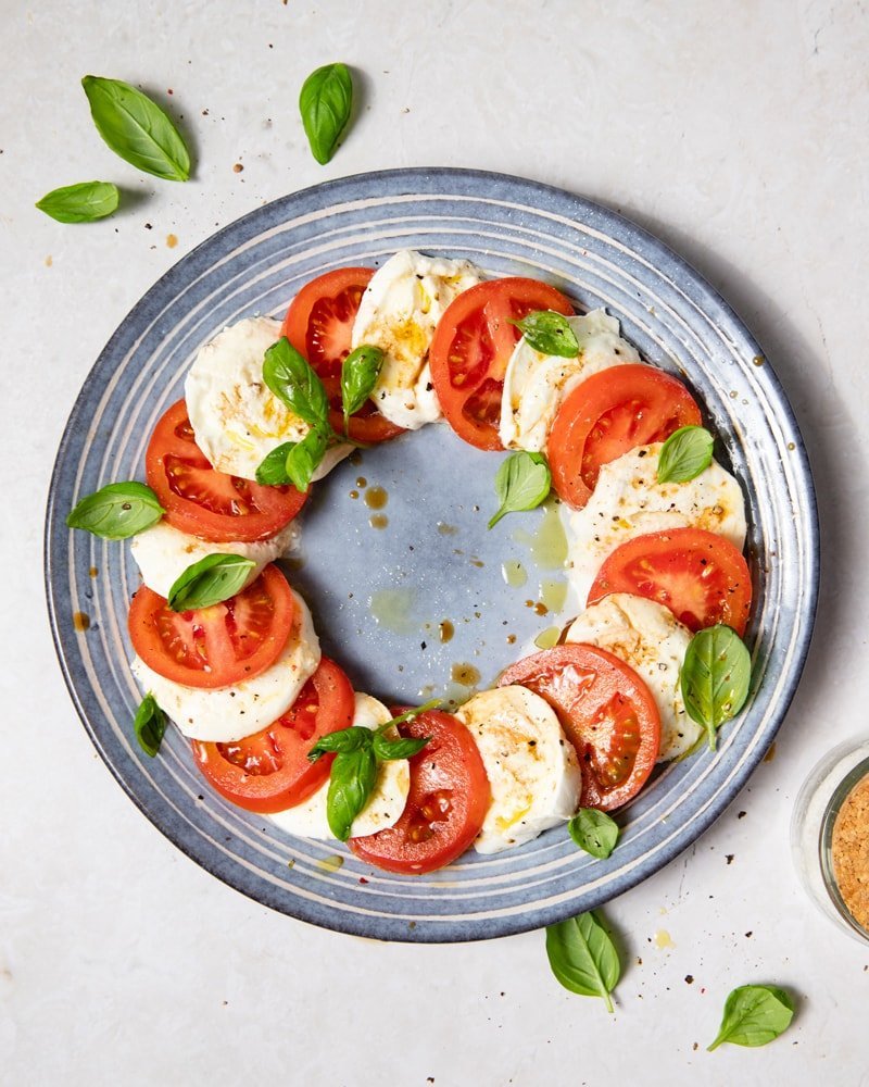 Assiette de salade capresse tomate mozzarella