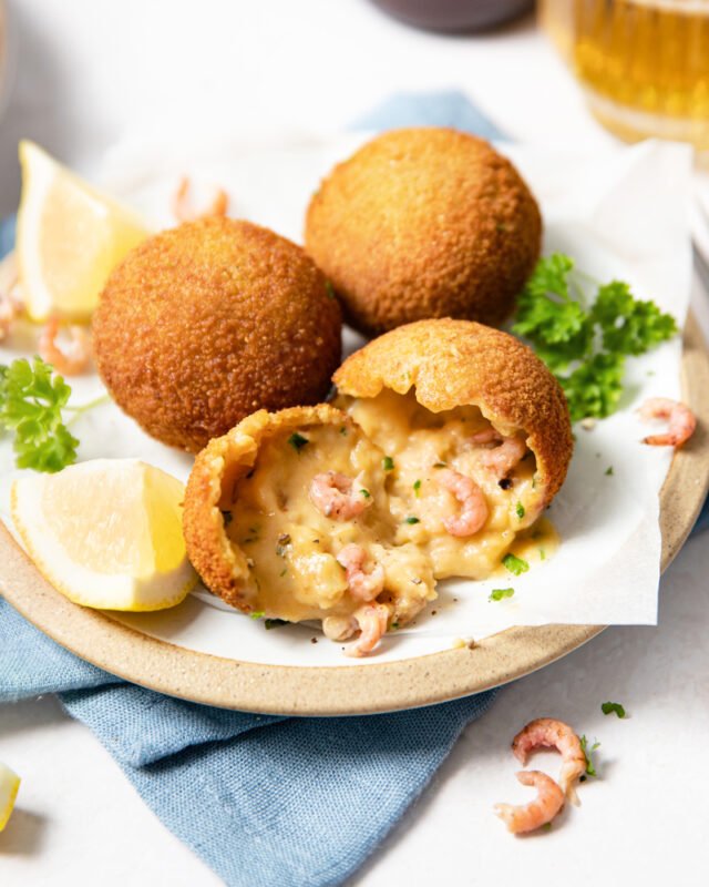 Les croquettes de crevettes grises, la star des plats belges ! hellonélo