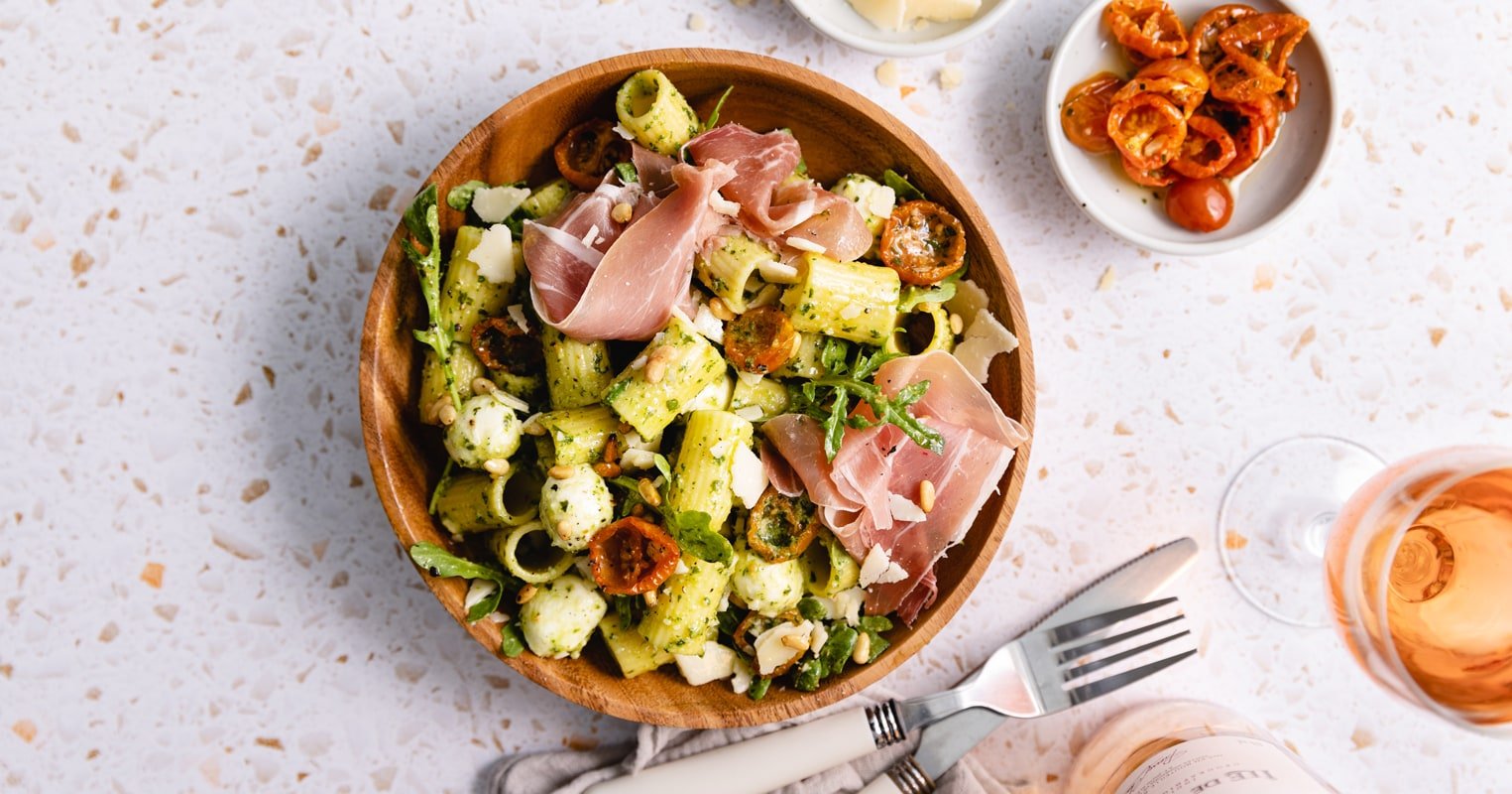 Bol de salade de pâtes à l'italienne
