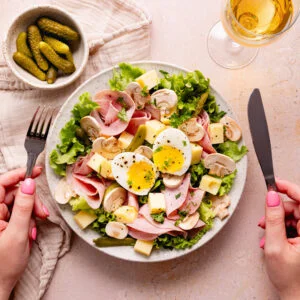 La salade parisienne, un plat classique incontournable !