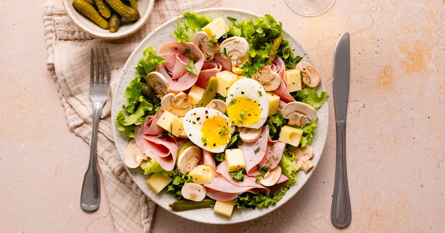 Assiette de salade parisienne jambon-fromage