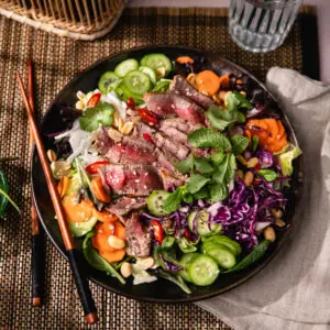 La salade thaï au bœuf, une explosion de saveurs venues d&rsquo;Asie !