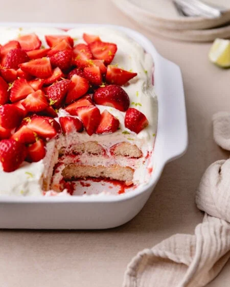Le tiramisu aux fraises, une variante fruitée du classique italien !