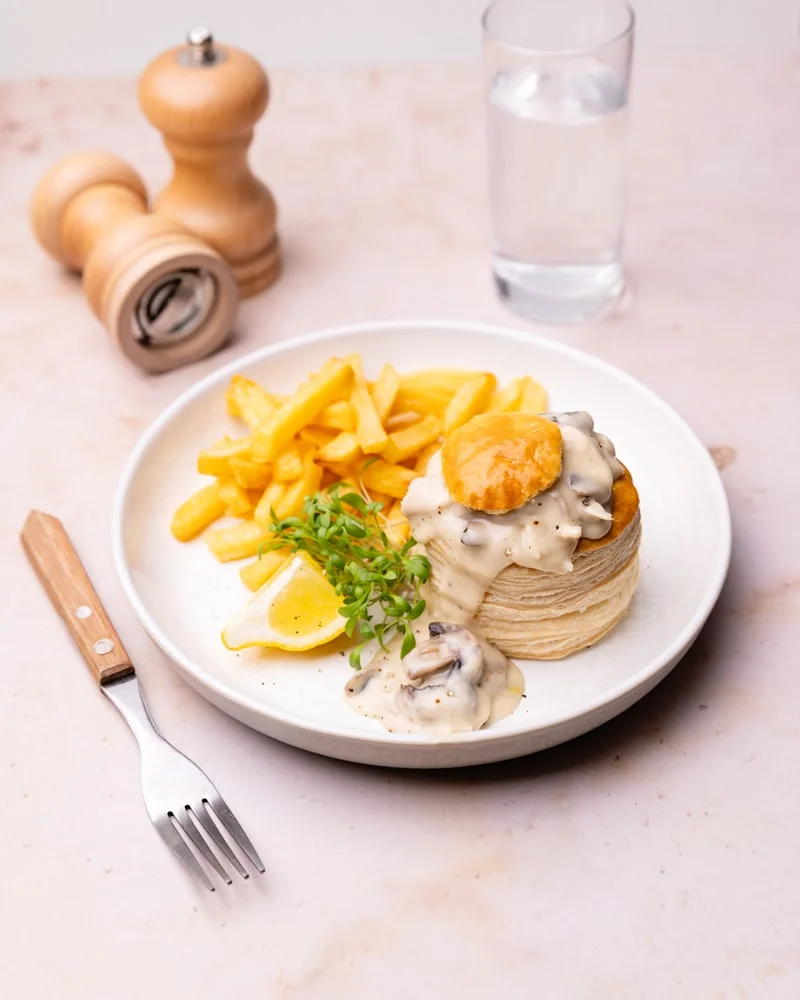 Assiette de vol-au-vent belge et frites