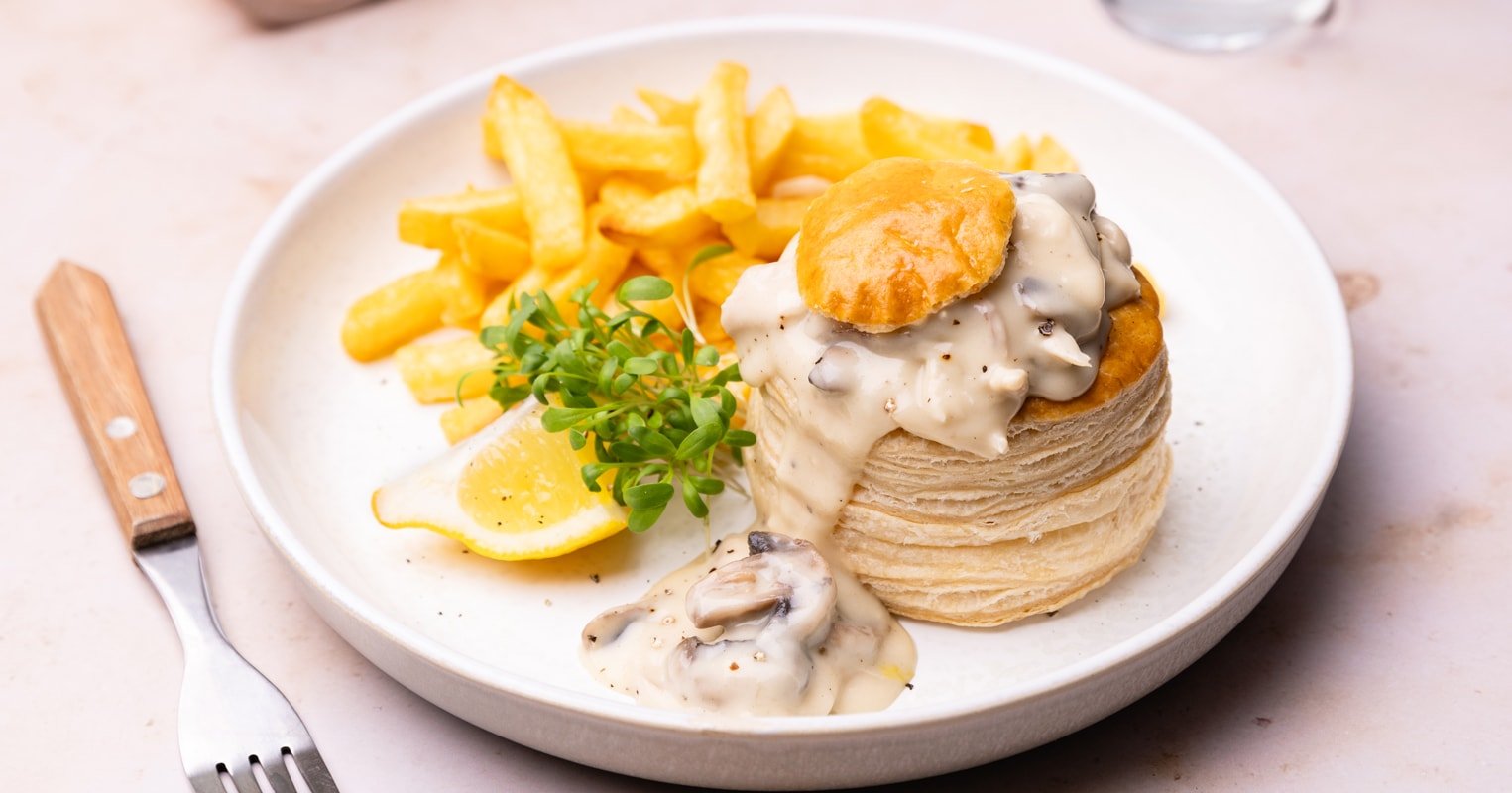Le vol-au-vent, la spécialité belge ultra gourmande ! 6 Assiette de vol-au-vent belge et frites