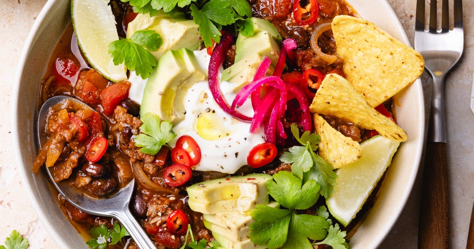 Préparez un délicieux chili con carne mexicain à la maison ! 5 Bol de chili con carne avec des chips de maïs