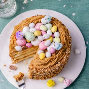Le gâteau nid de Pâques traditionnel à la crème au beurre !