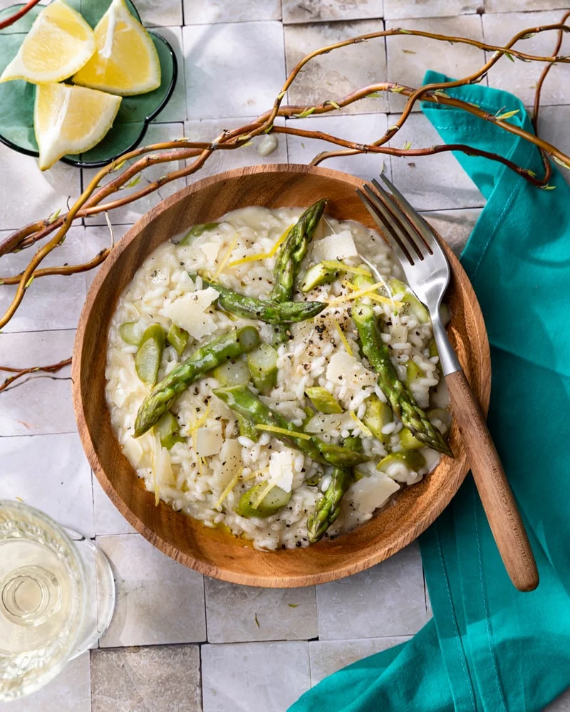 Le top 10 des meilleures recettes de risotto à tester absolument ! 15 Assiette de risotto aux asperges