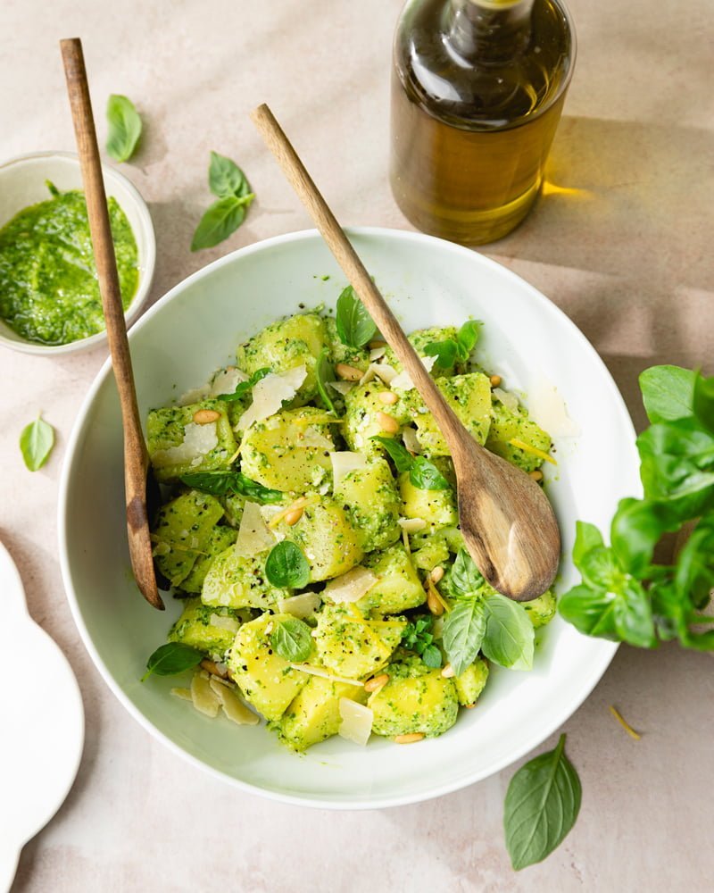 La salade de pommes de terre au pesto, idéale pour accompagner les grillades !