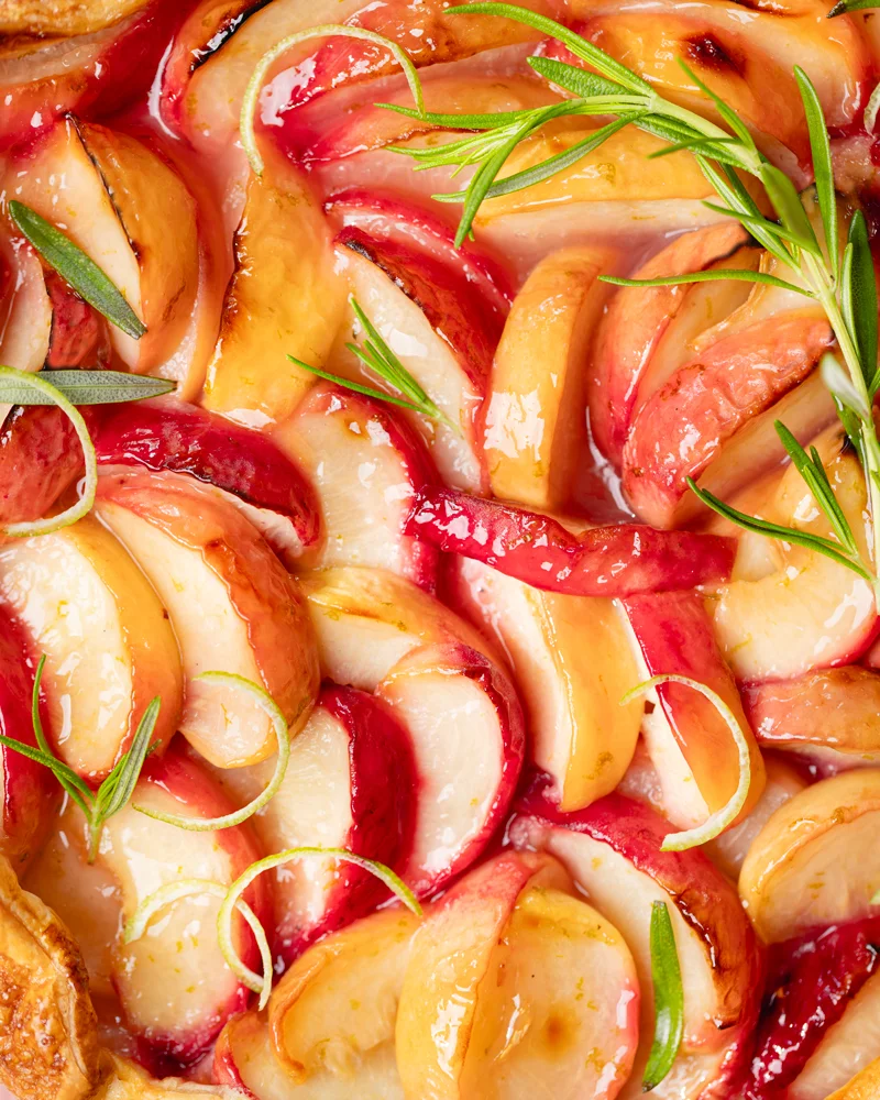 La délicieuse recette de tarte aux pêches feuilletée de l'été ! 2 La tarte aux pêches feuilletée de l'été