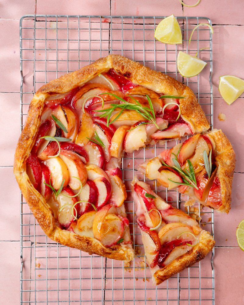 La tarte aux pêches feuilletée de l'été