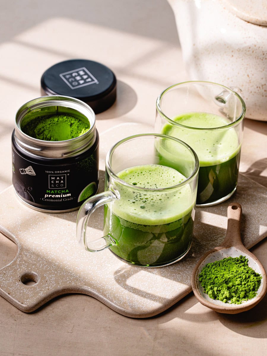 Tasses de thé matcha japonais traditionnel