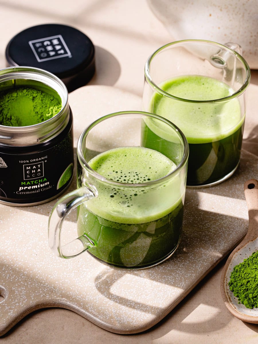 Tasses de thé matcha japonais traditionnel