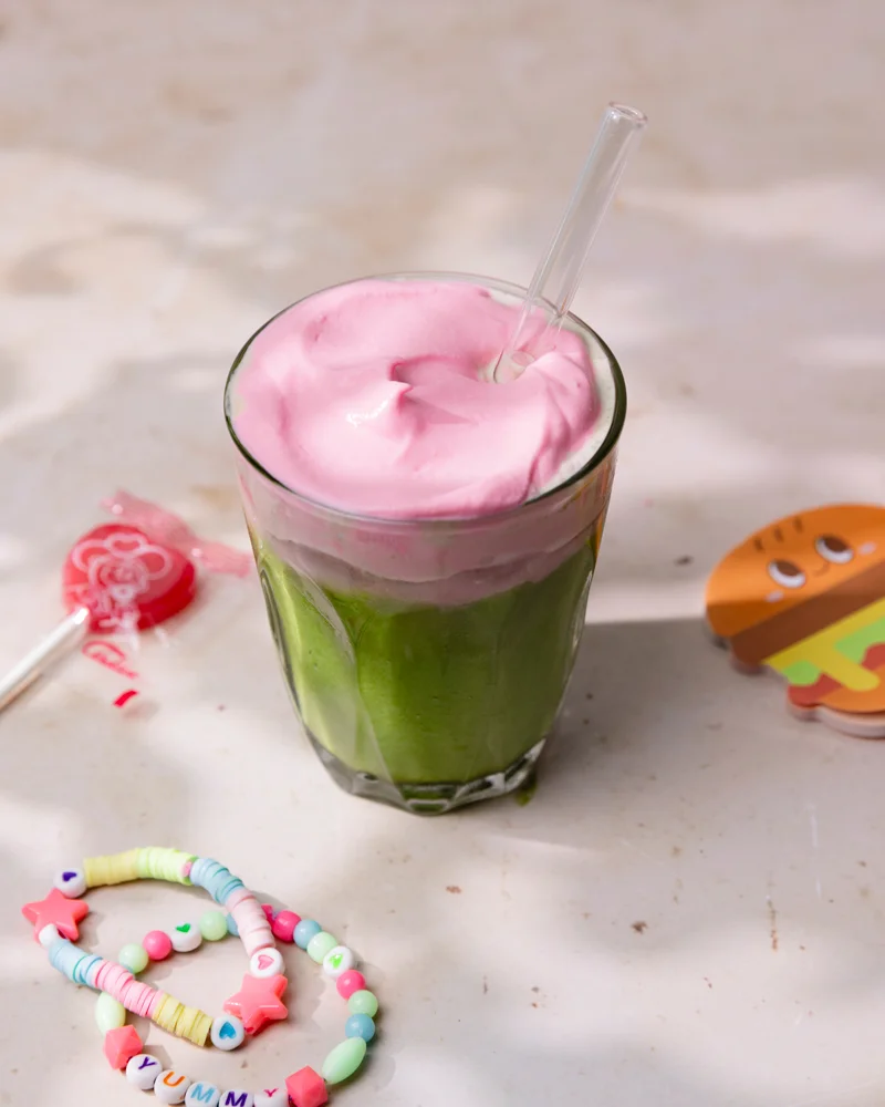 La recette TikTok virale et aesthetic du pink foam matcha ! 3 Verre de pink foam matcha ou pink matcha freddo
