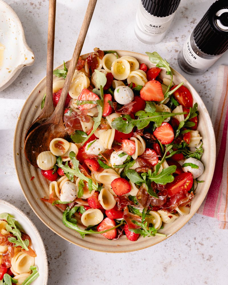 La salade de pâtes caprese avec des fraises !