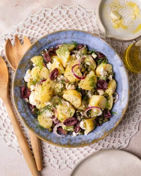 La salade de pommes de terre froide à la grecque !