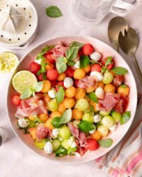 Pourquoi la salade melon-jambon à partager est le plat parfait de l’été ?