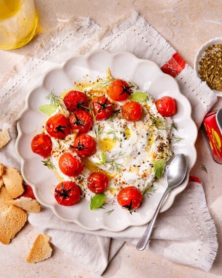 Le labneh aux tomates cerise rôties à partager pour l’apéro !