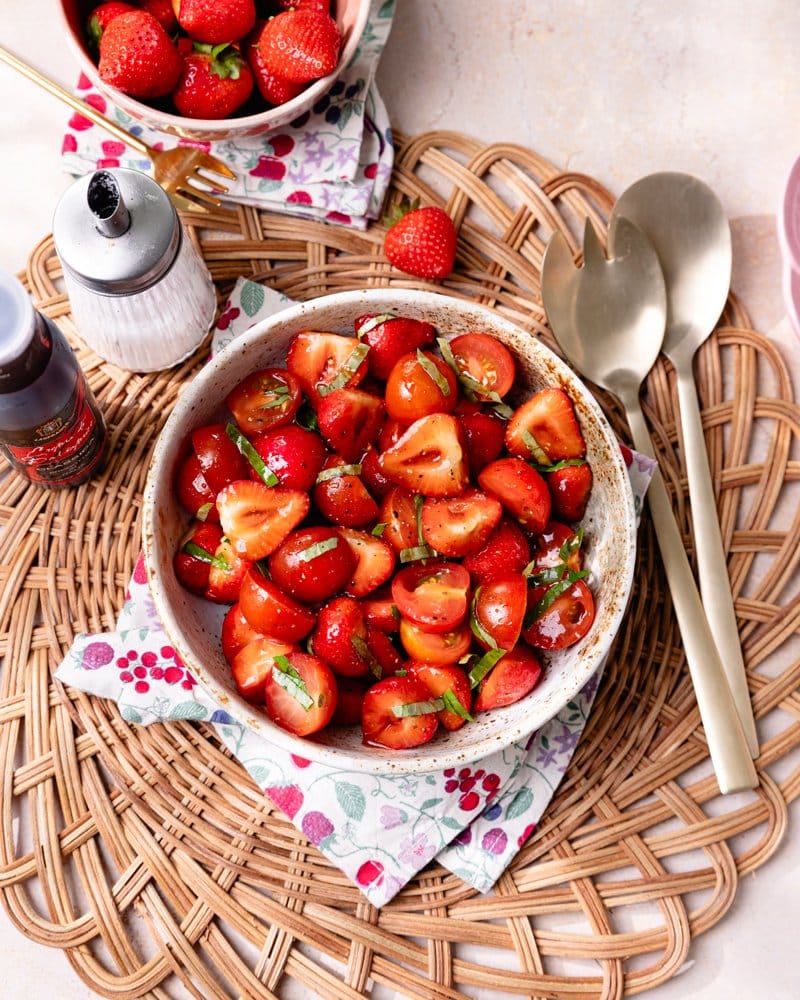 La salade fraises-tomates au vinaigre balsamique