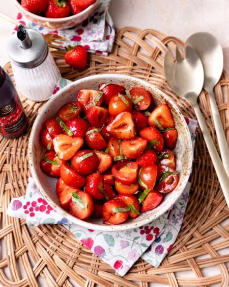 La salade de fraises et tomates cerise au vinaigre balsamique !