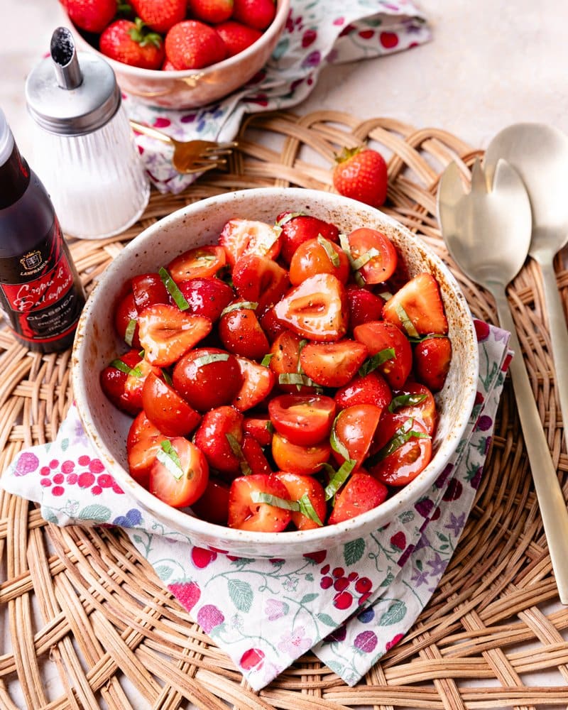 La salade fraises-tomates au vinaigre balsamique