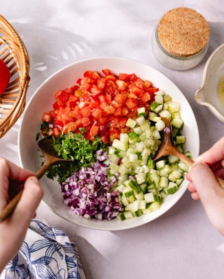 La salade shirazi, le plat d’accompagnement parfait de l’été !