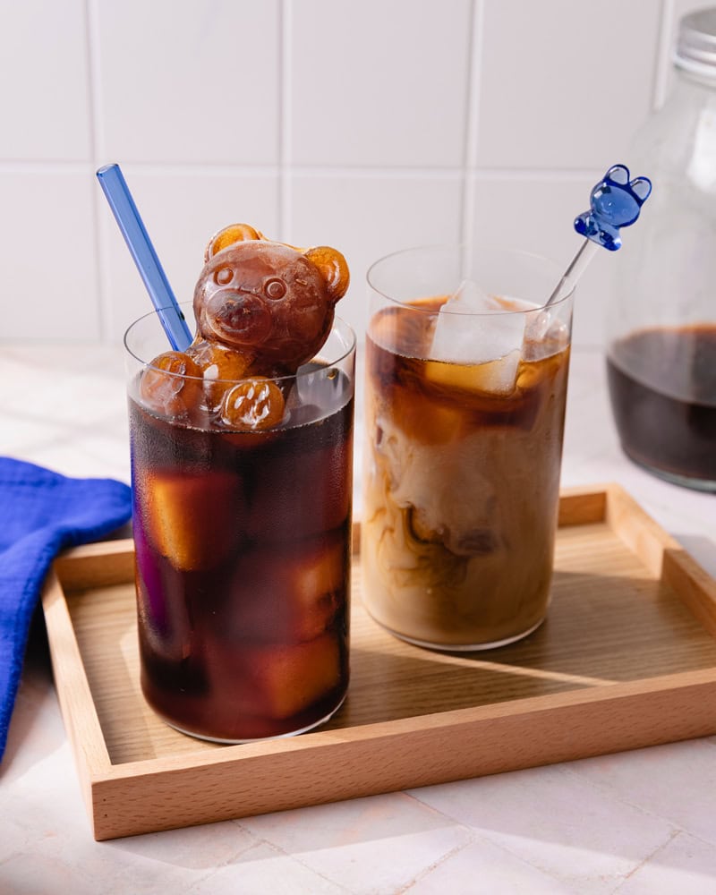 Cold brew et cold brew latte sur un plateau