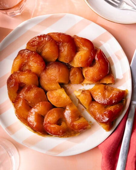 La tarte tatin, la recette réconfortante aux pommes caramélisées !