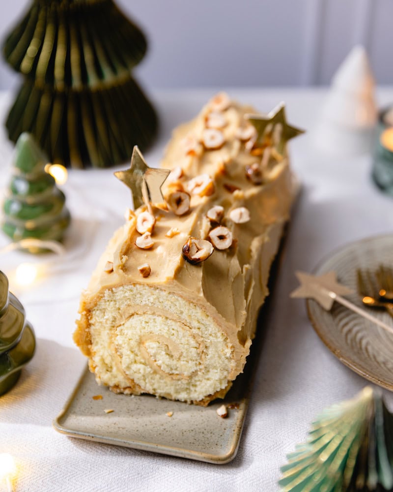 La bûche de Noël traditionnelle à la crème au beurre