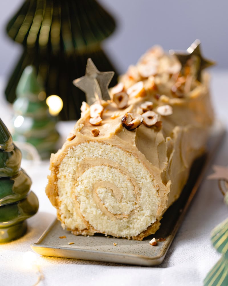 La bûche de Noël traditionnelle à la crème au beurre