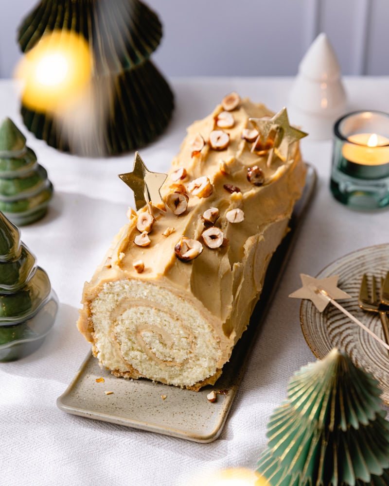 La bûche de Noël traditionnelle à la crème au beurre