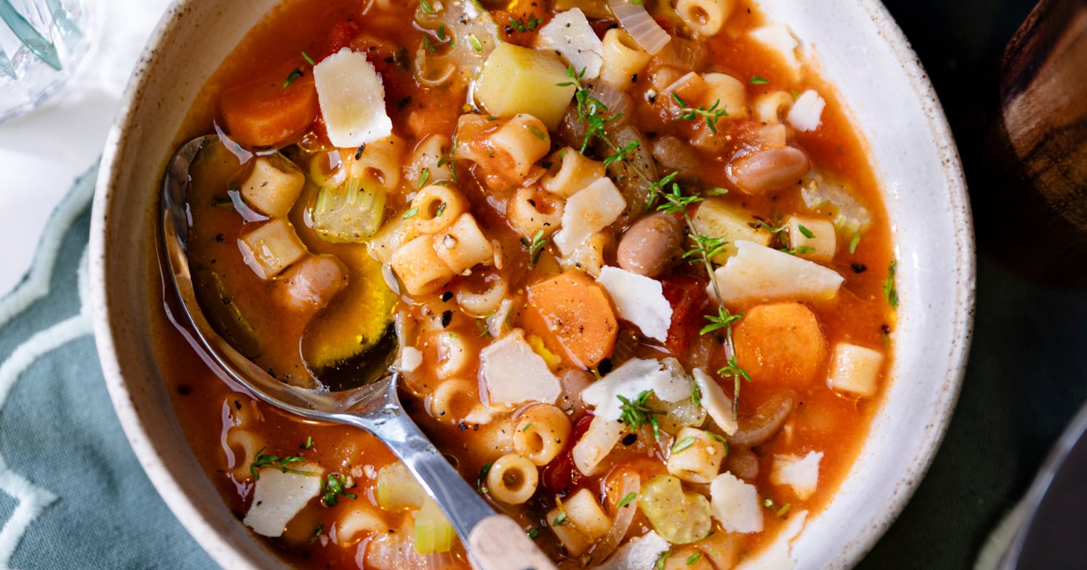 Le minestrone italien : une soupe réconfortante pour les soirées d'hiver ! 10 Bol de minestrone italienne version hivernale