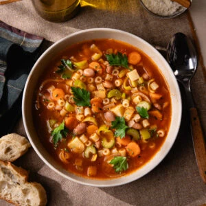 Le minestrone italien : une soupe réconfortante pour les soirées d’hiver !