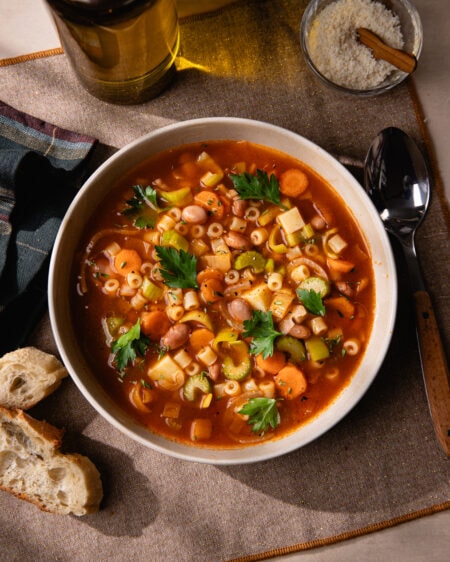 Le minestrone italien : une soupe réconfortante pour les soirées d’hiver !