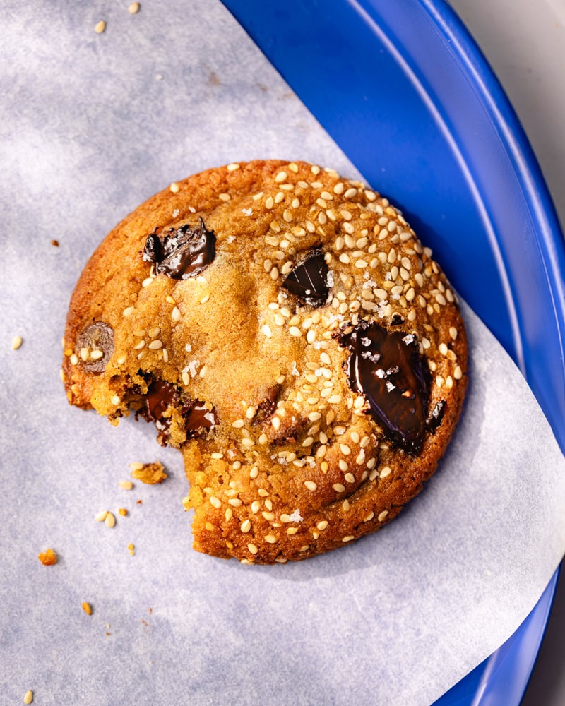 Les cookies umami au miso, sésame et chocolat noir