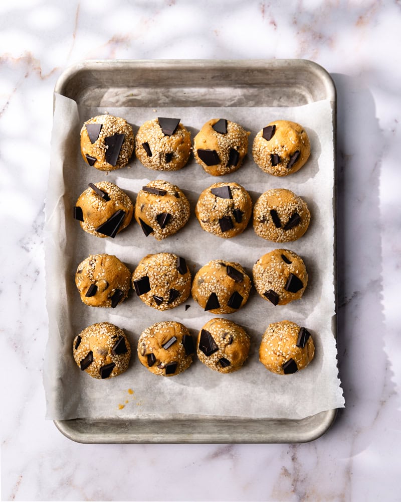 Les cookies umami au miso, sésame et chocolat noir