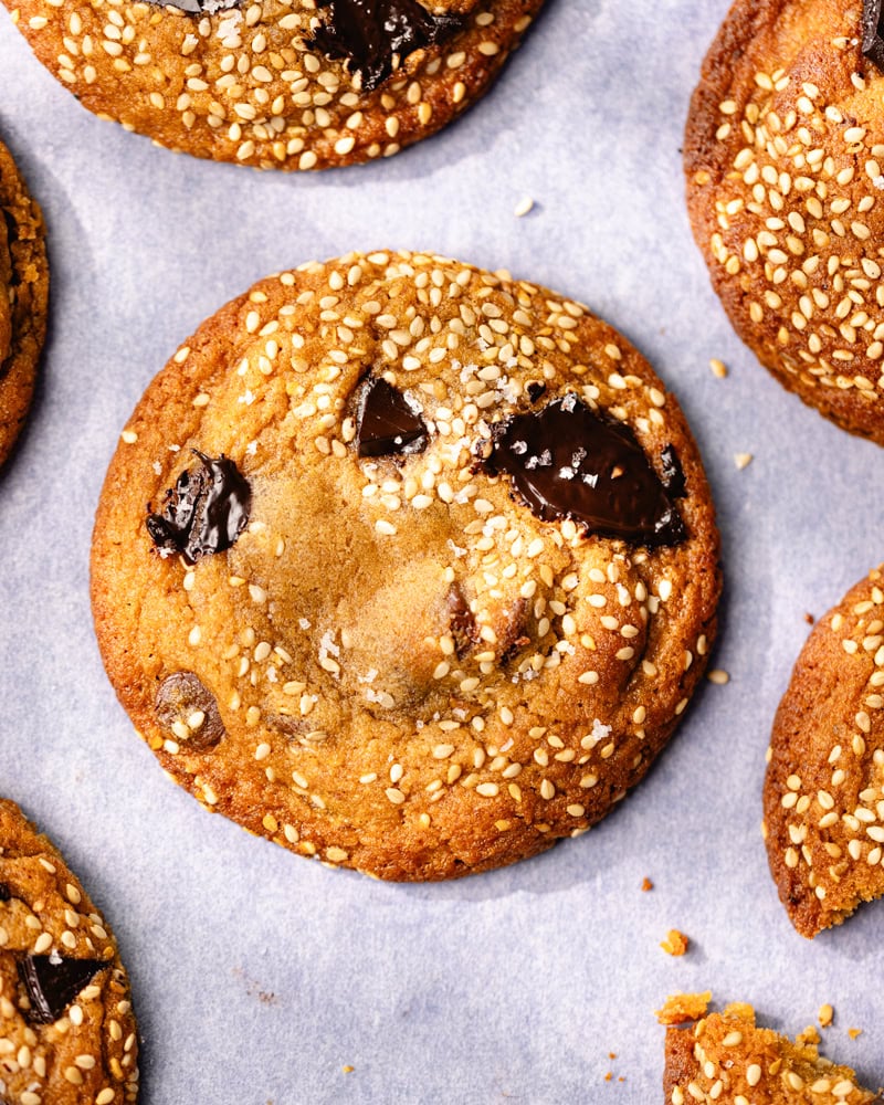 Les cookies umami au miso, sésame et chocolat noir