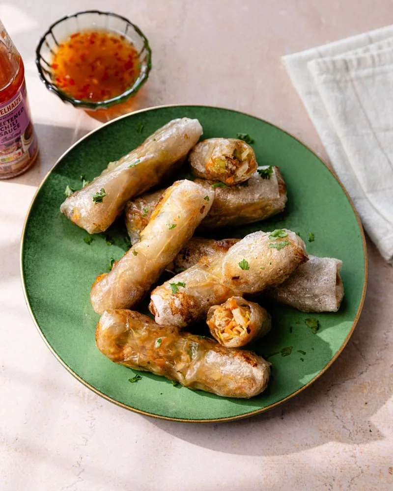 Les nems au poulet cuits au airfyer, sains et super croustillants ! 6 Assiette de nems au poulet au Airfyer
