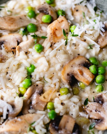 Le risotto réconfortant au poulet, champignons et petits pois !