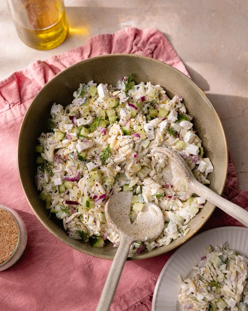 La salade de pâtes comme un tzatziki